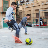 I BAMBINI E GLI EDUCATORI RIQUALIFICANO IL CAMPETTO DEL BORGO VECCHIO