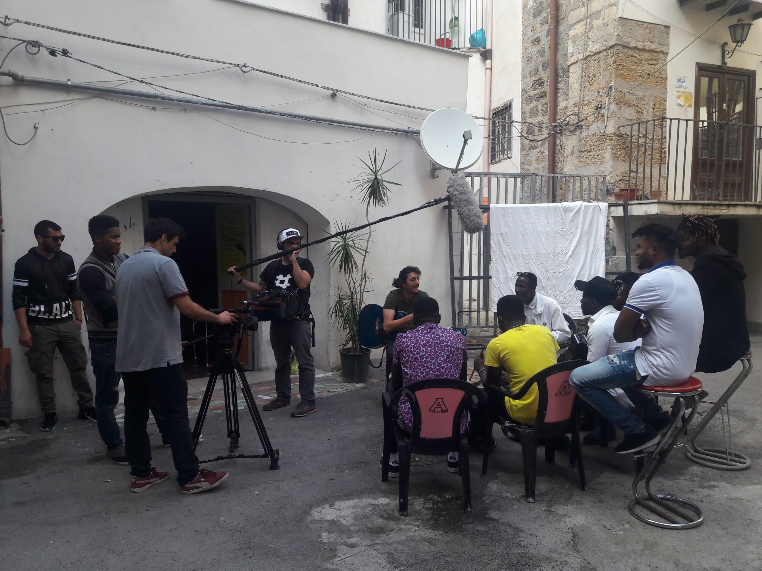 AttraversaMenti, un viaggio di musica e immagini per favorire l’inclusione dei giovani migranti