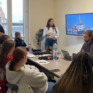 Studenti americani in visita a Palermo in riunione da Per Esempio Onlus